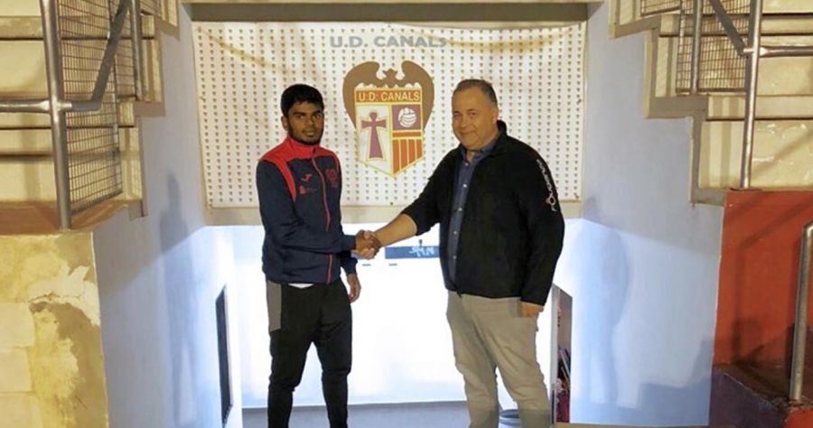 Maldivian Teenager Ismail Zaan Amir Signs With UD Canals Of Spain