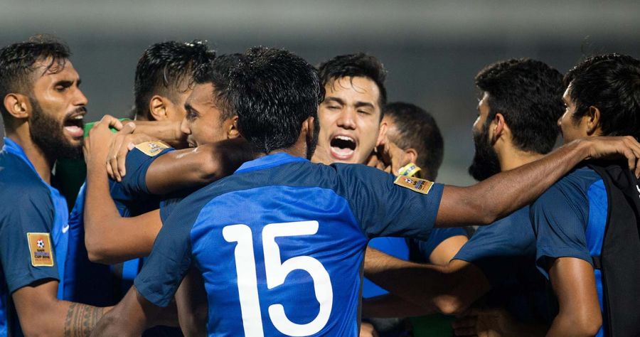 India Eases Past Rivals Pakistan